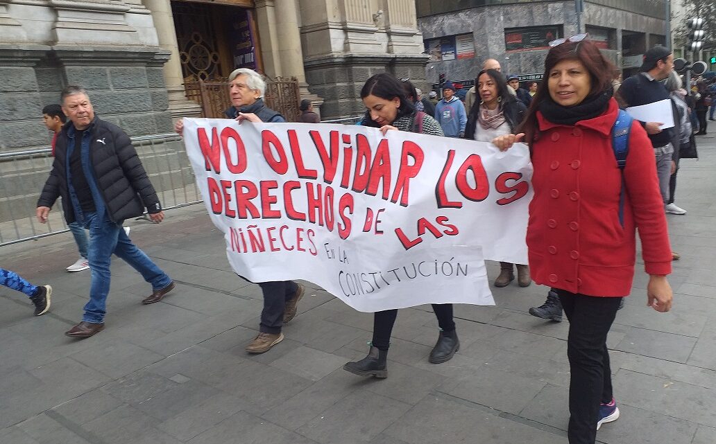 Organizaciones se Manifestaron por Derechos de la Niñez en la Constitución