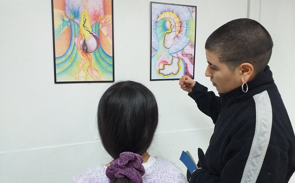 Exposición de dibujo acercó a niños y niñas al arte con un simple lápiz de palo