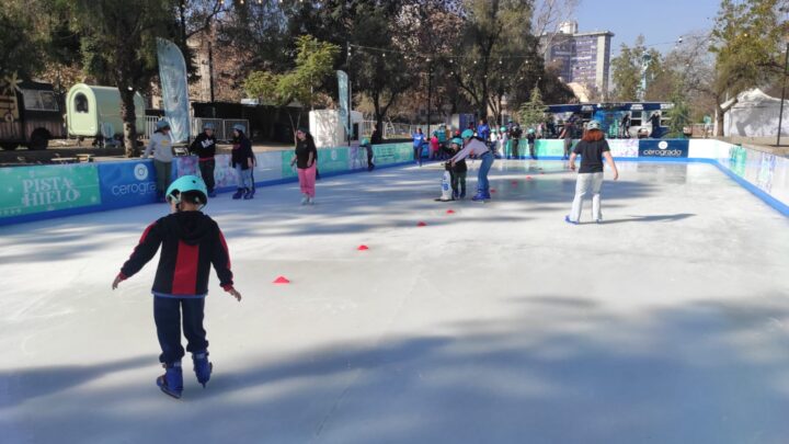 Niños, niñas y jóvenes de La Florida disfrutaron Patinaje en Hielo