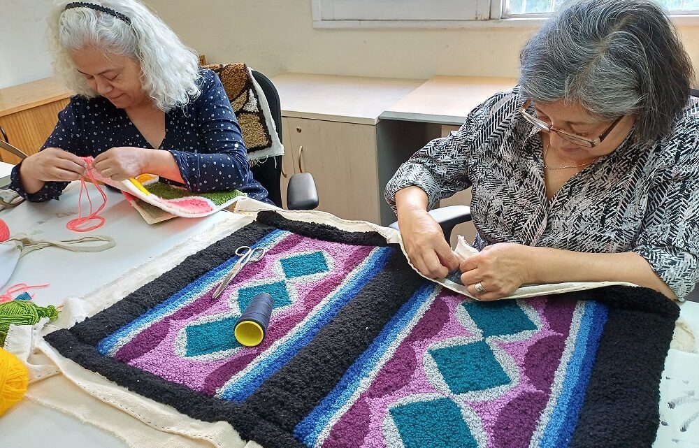 Taller de Creación de Alfombras culmina el año con hermosas creaciones